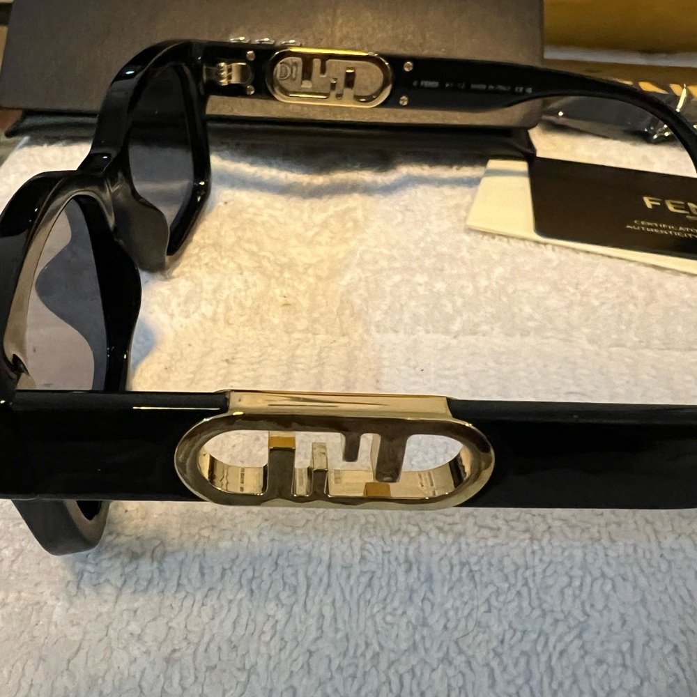 Mens Fendi Sunglasses - Picture 4 of 8